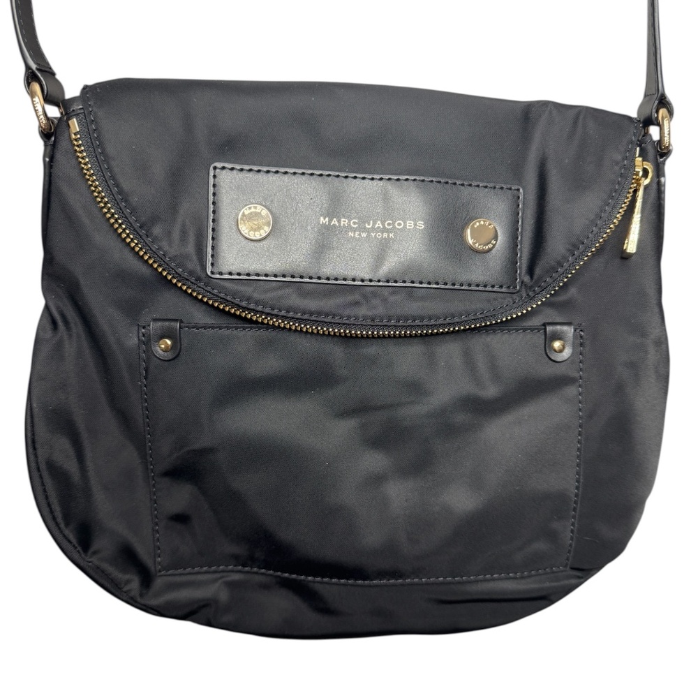 Marc Jacobs New York Preppy Nylon Messenger Bag Black‎ crafted durable nylon